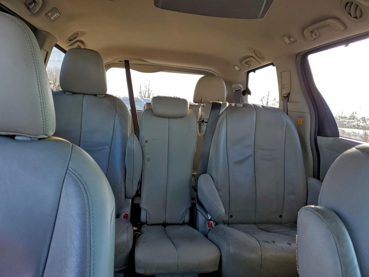 2013 Toyota Sienna xle Premium 8-passenger