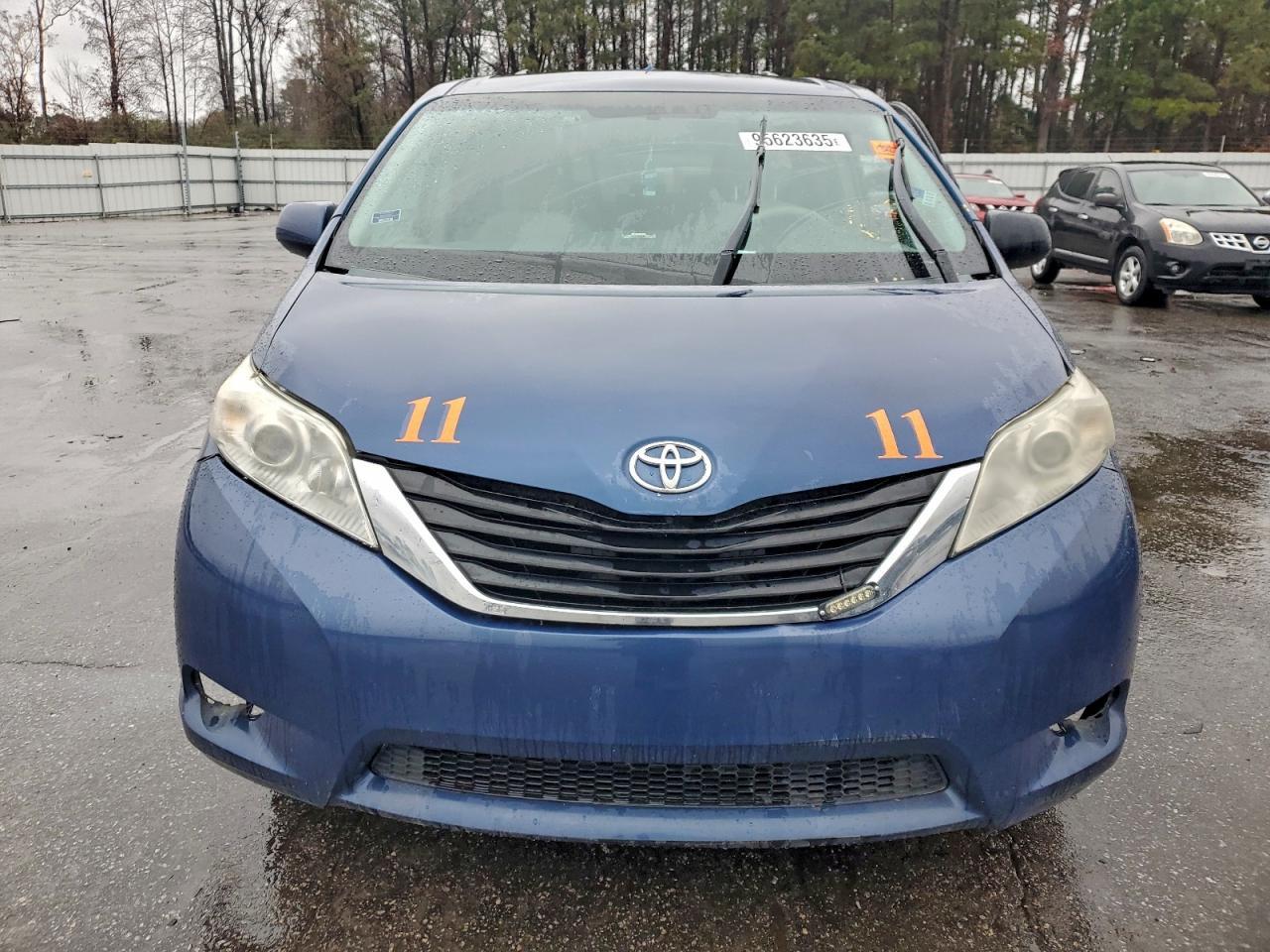 2013 Toyota Sienna le
