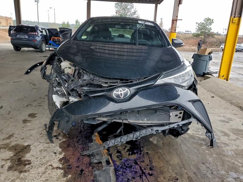 2022 Toyota C-hr xle