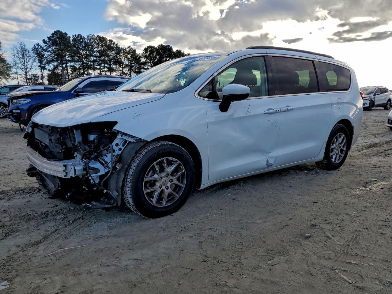 2021 Chrysler Voyager lxi