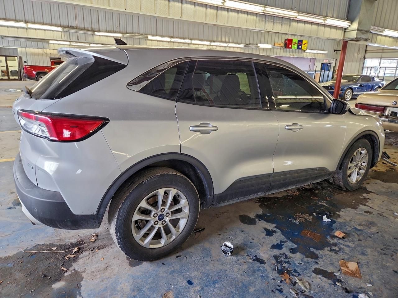 2020 Ford Escape se
