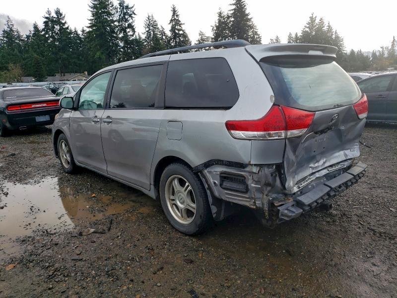 2011 Toyota Sienna xle 8-passenger
