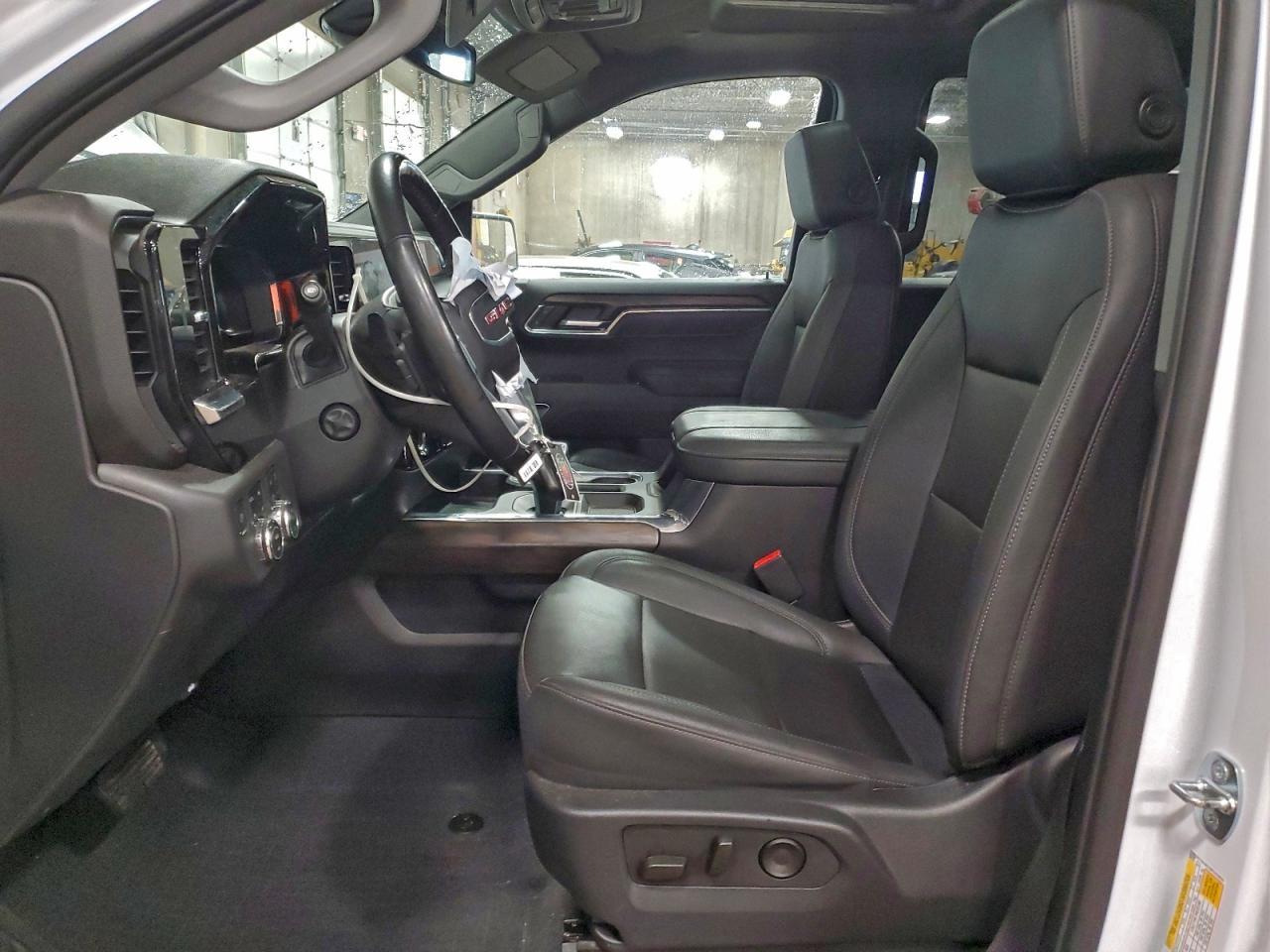 2023 GMC Sierra K1500 slt