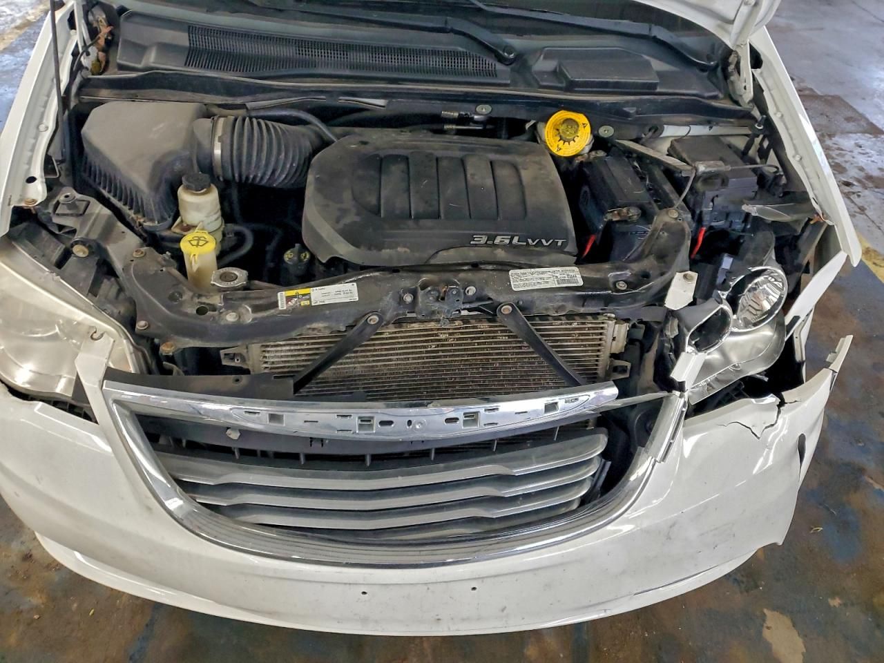 2014 Chrysler Town & Country Touring l