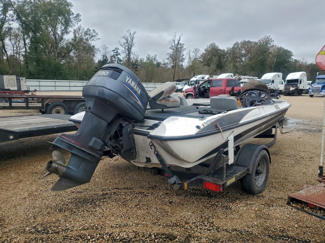 2003 Stratos Boat