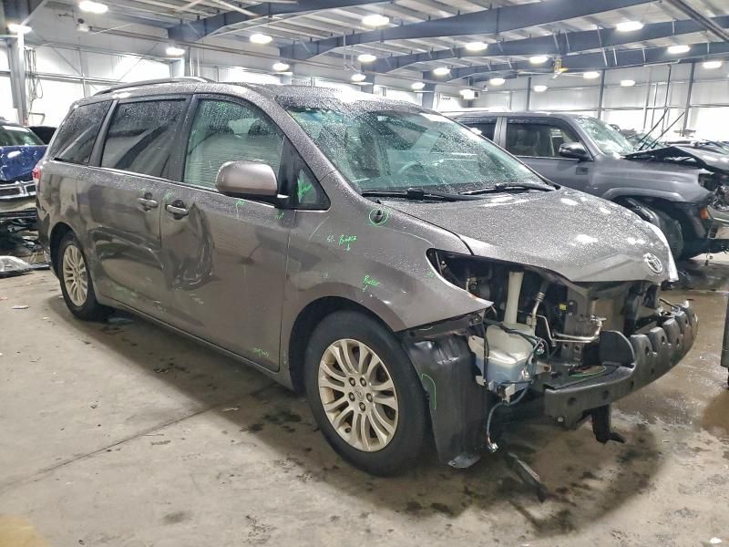 2013 Toyota Sienna xle