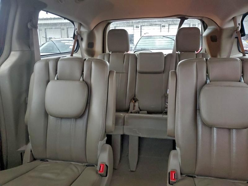 2014 Chrysler Town & Country Touring l