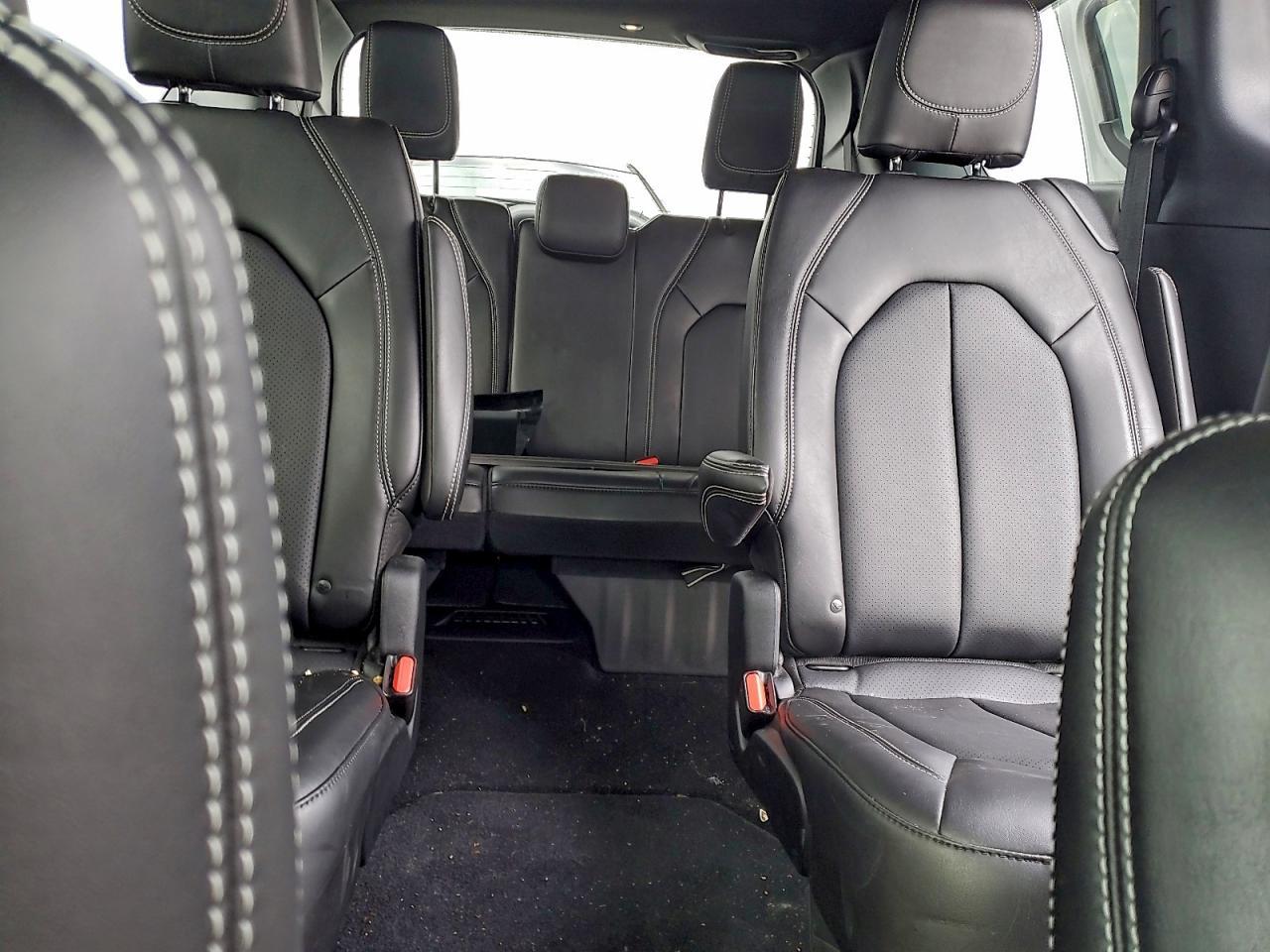 2025 Chrysler Voyager lx