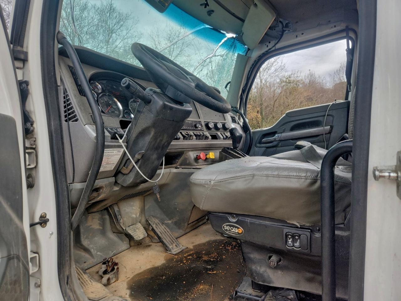 2017 Kenworth T680 Semi Truck