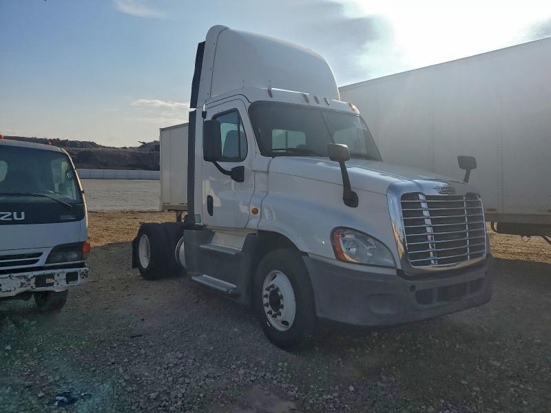 2015 Freightliner Cascadia Semi Truck