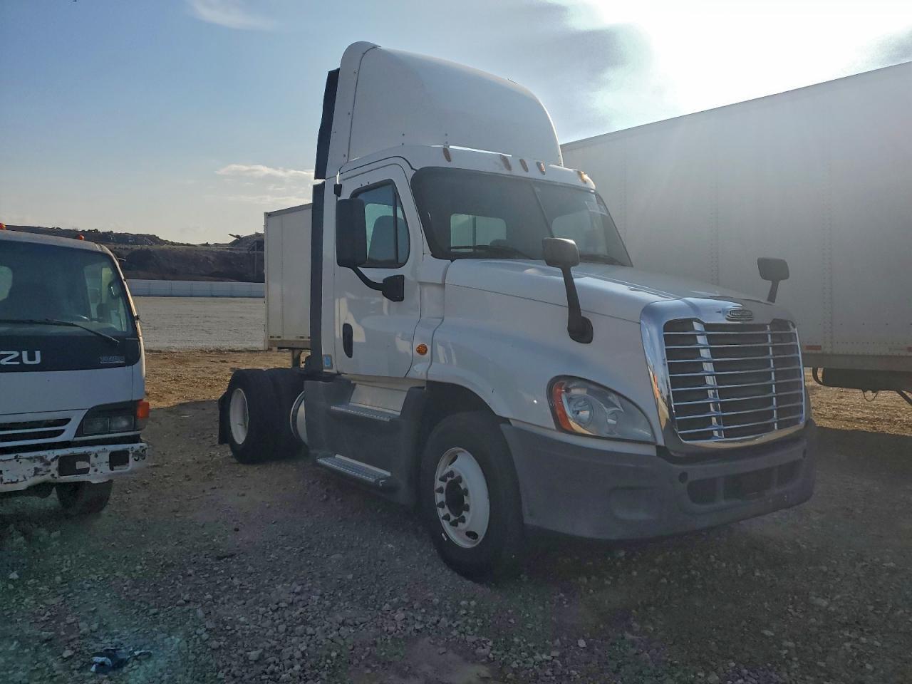 2015 Freightliner Cascadia Semi Truck