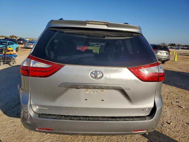 2018 Toyota Sienna le