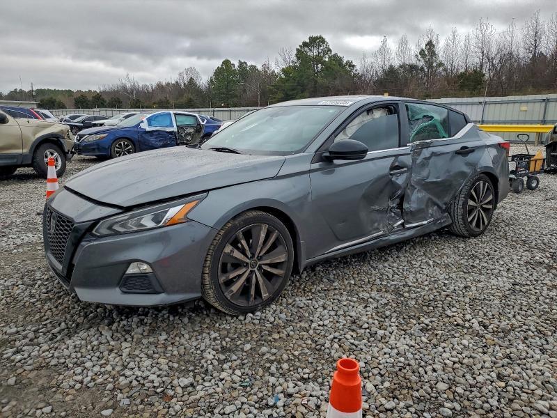 2020 Nissan Altima sr
