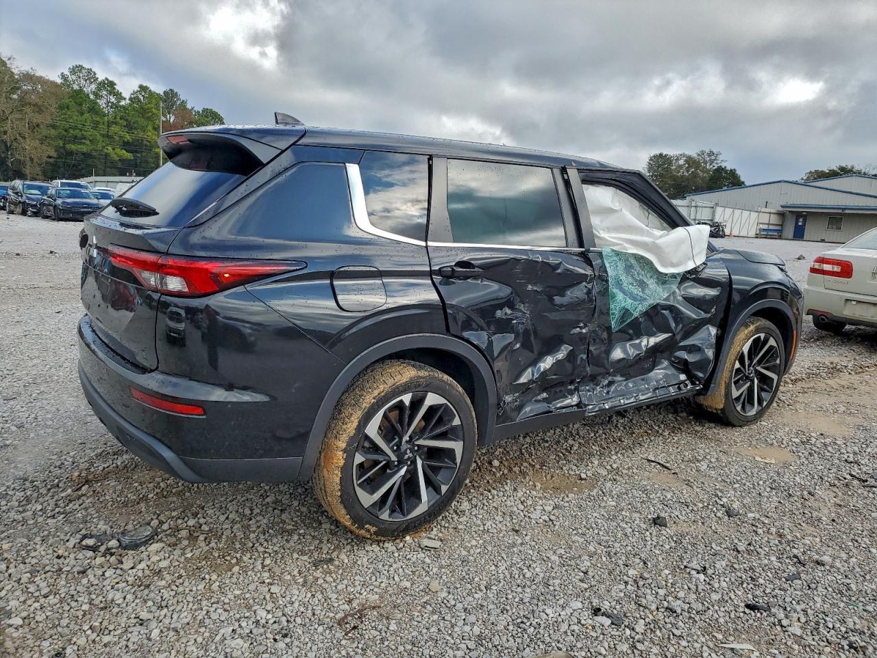 2022 Mitsubishi Outlander es