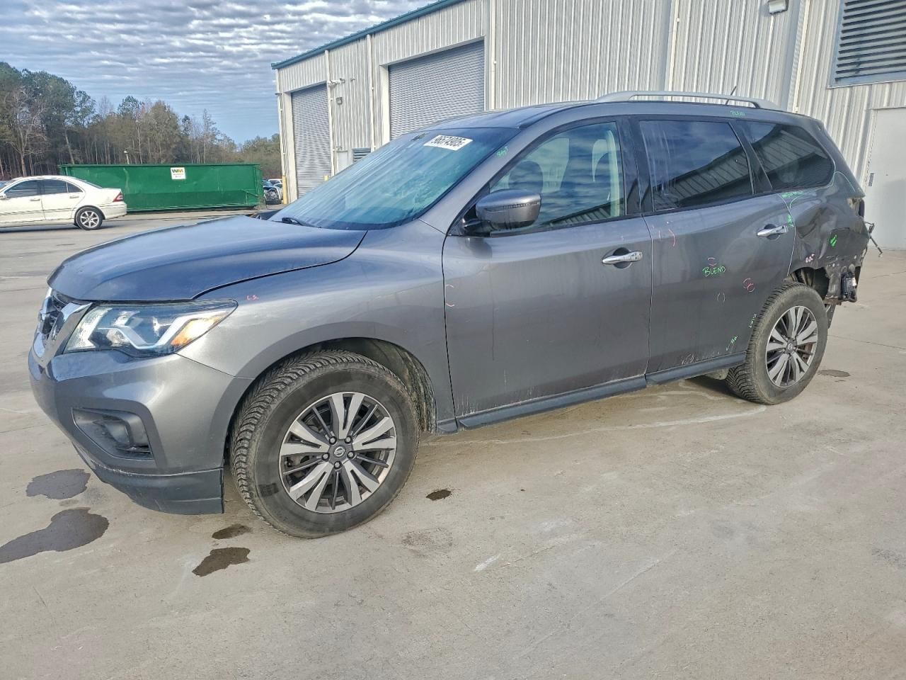 2018 Nissan Pathfinder s