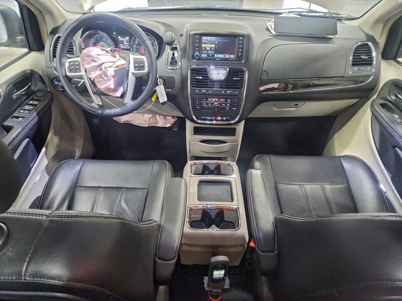 2014 Chrysler Town & Country Touring