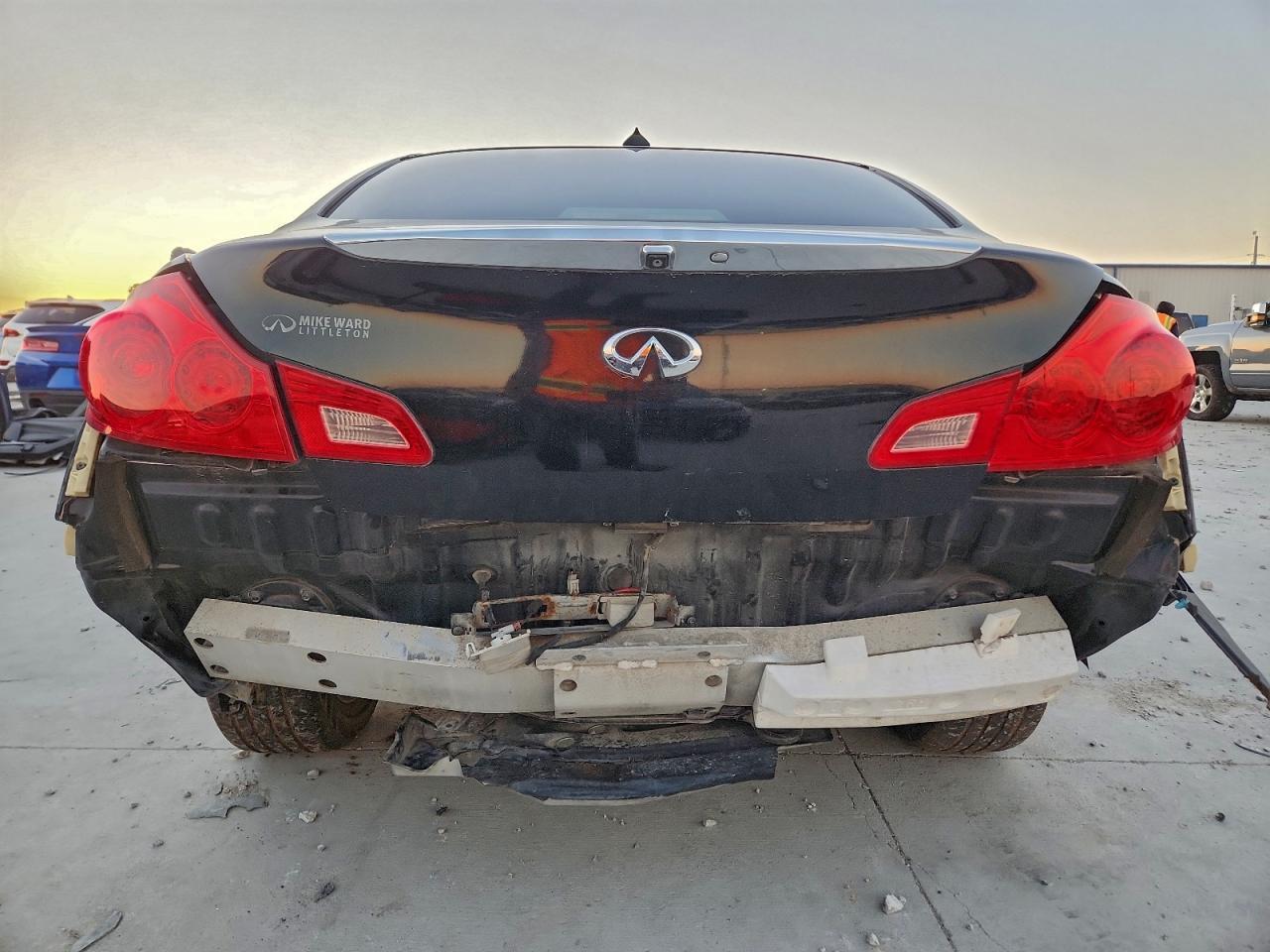 2011 Infinity G25 Sedan x
