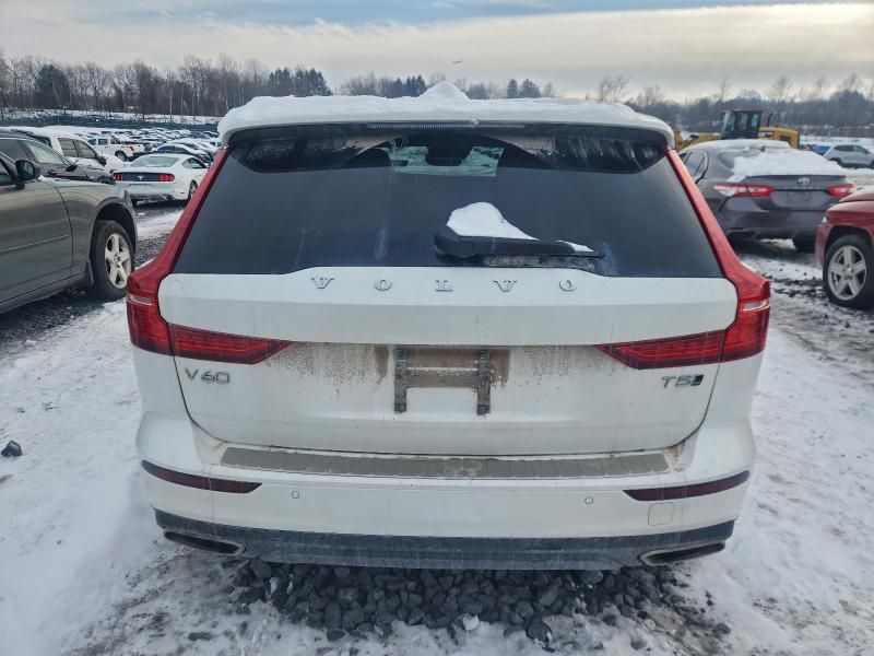 2020 Volvo V60 Cross Country T5 Momentum
