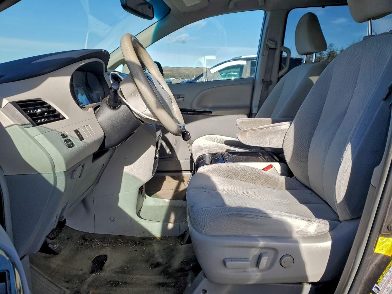 2013 Toyota Sienna le