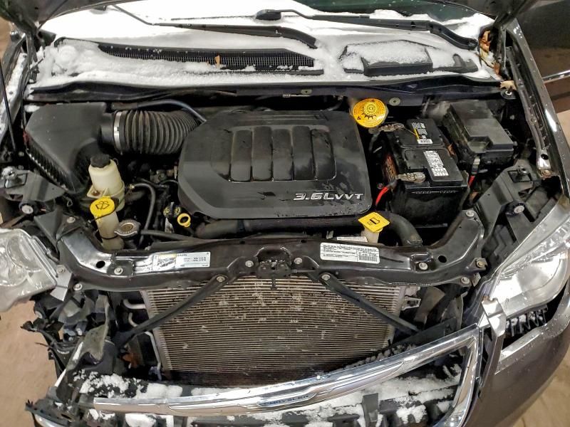 2015 Chrysler Town & Country Touring l