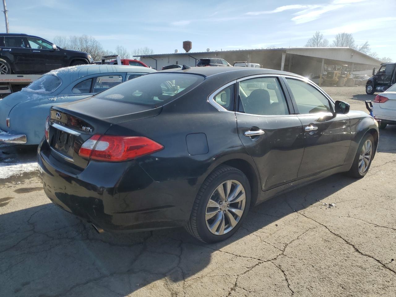 2013 Infinity M37