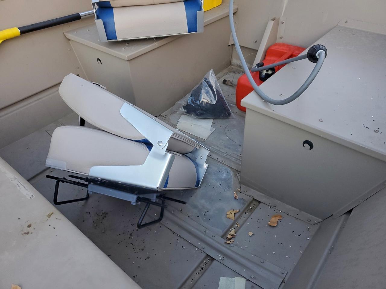 2010 Lowe Angler Boat