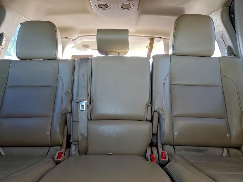 2012 Nissan Armada sv