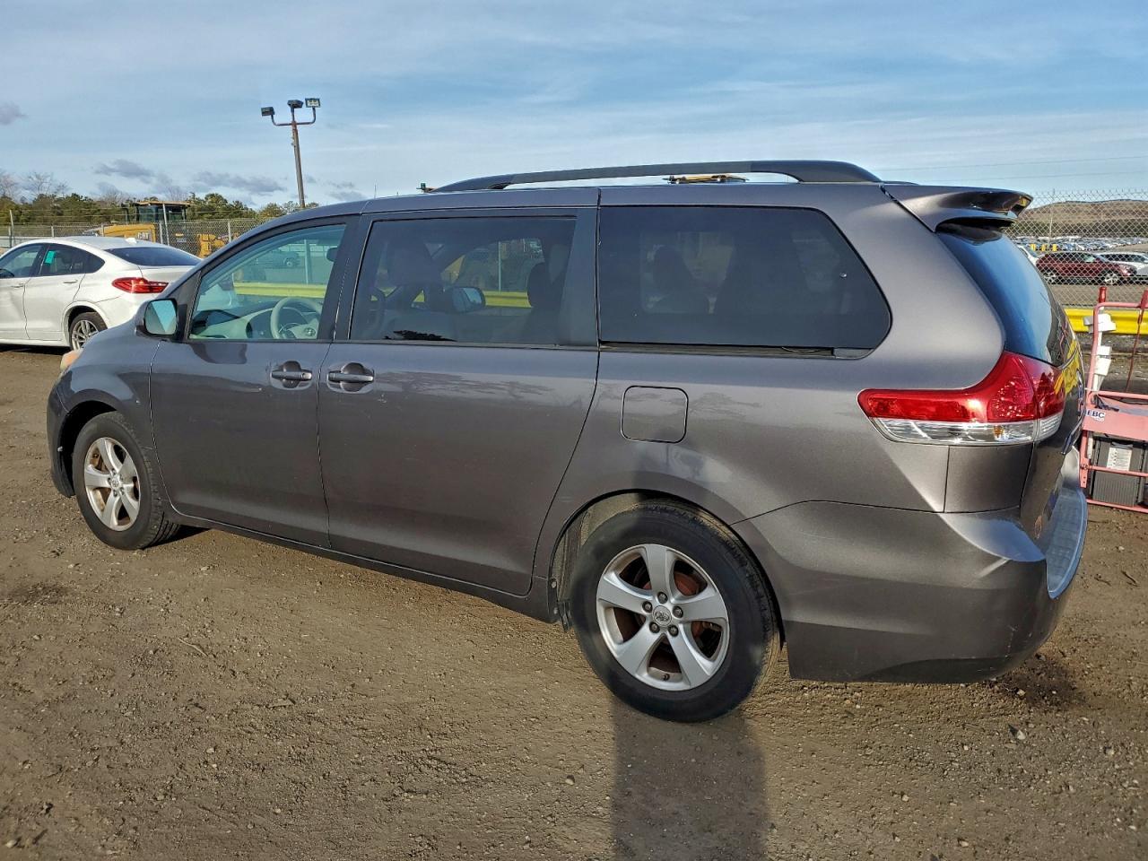 2011 Toyota Sienna le