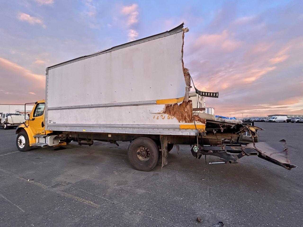 2006 Freightliner Business Class M2 BOX Truck