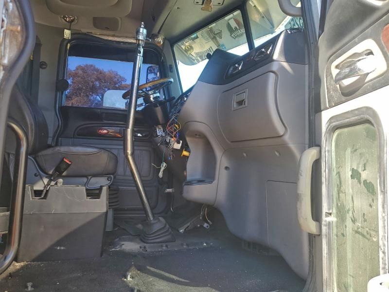 2019 Peterbilt 389 Semi Truck