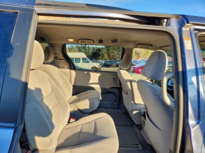 2015 Toyota Sienna le