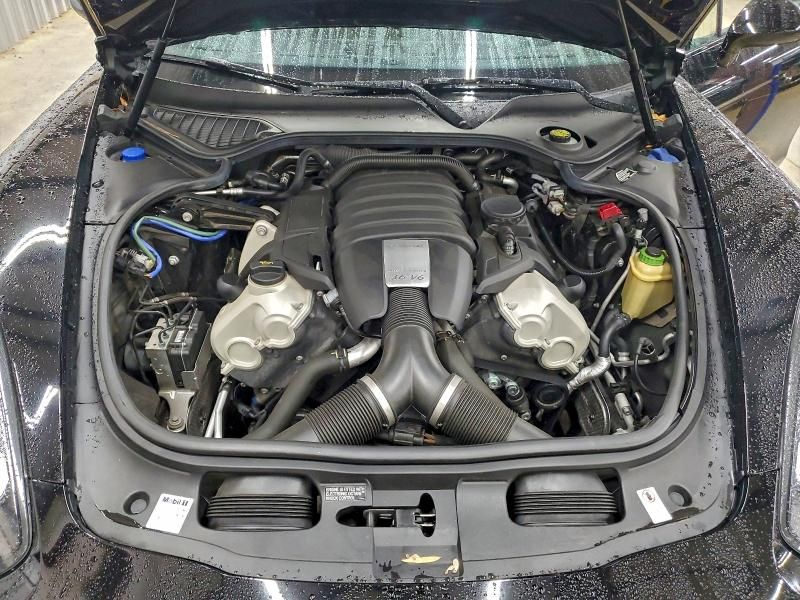 2016 Porsche Panamera 2