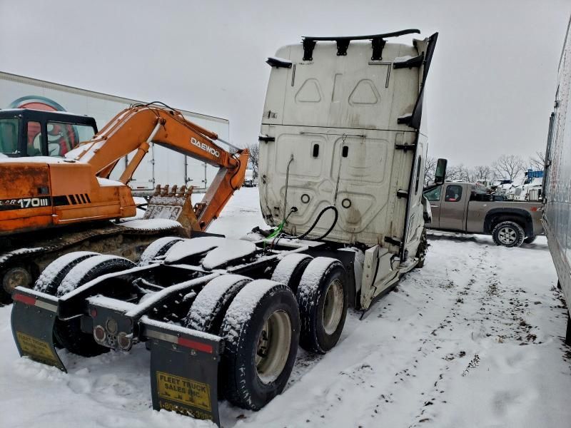 2020 Freightliner Cascadia 126