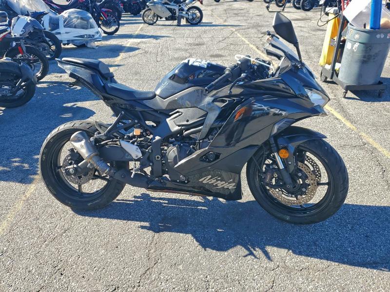 2025 Kawasaki ZX400 P