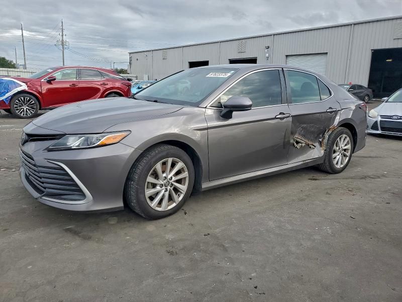 2021 Toyota Camry le