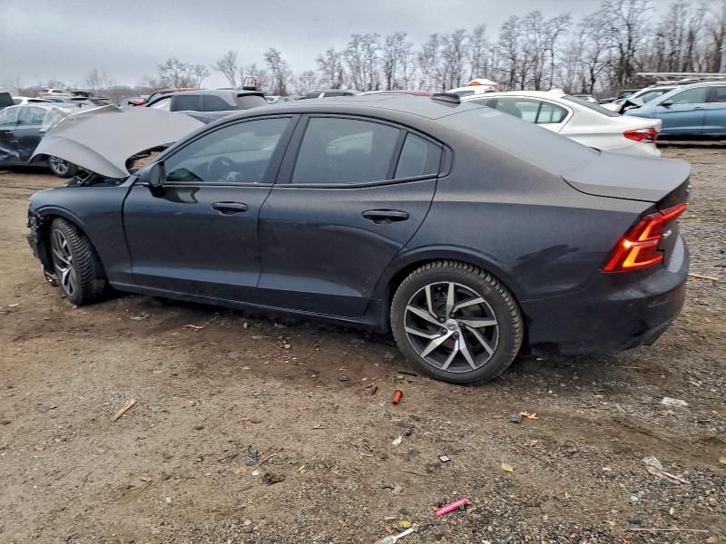2020 Volvo S60 T6 Momentum