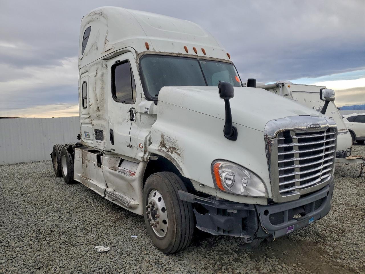 2017 Freigliner 2017 Freightliner Cascadia 125 Semi Truck