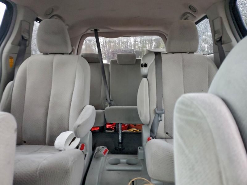 2013 Toyota Sienna le