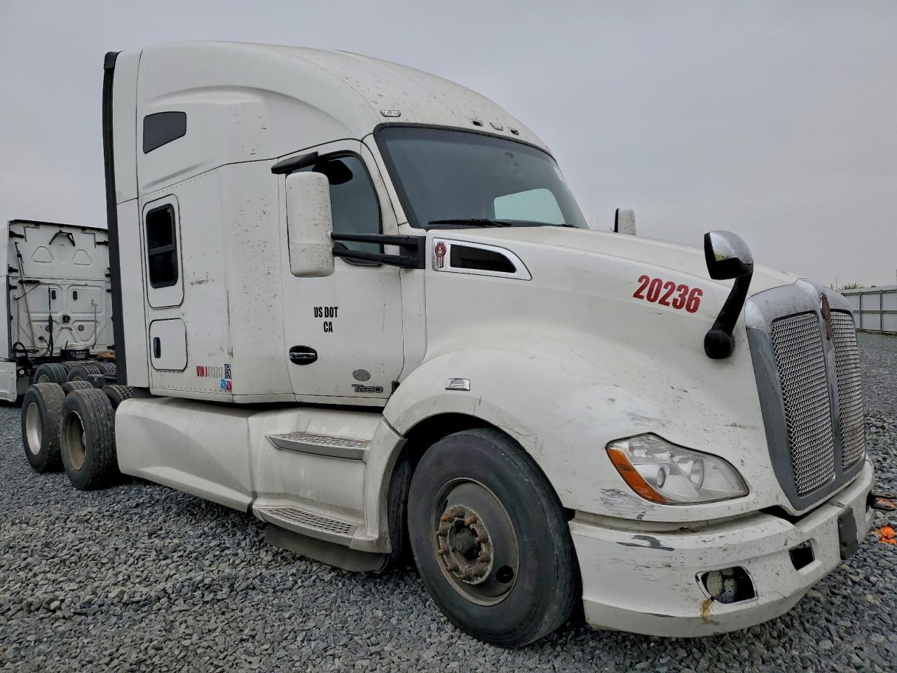 2022 Kenworth T680 Semi Truck