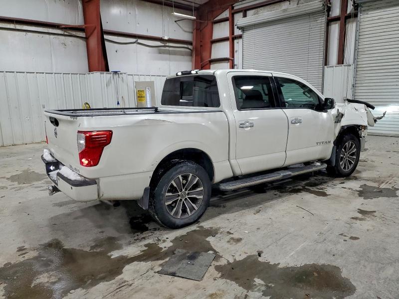 2017 Nissan Titan sl