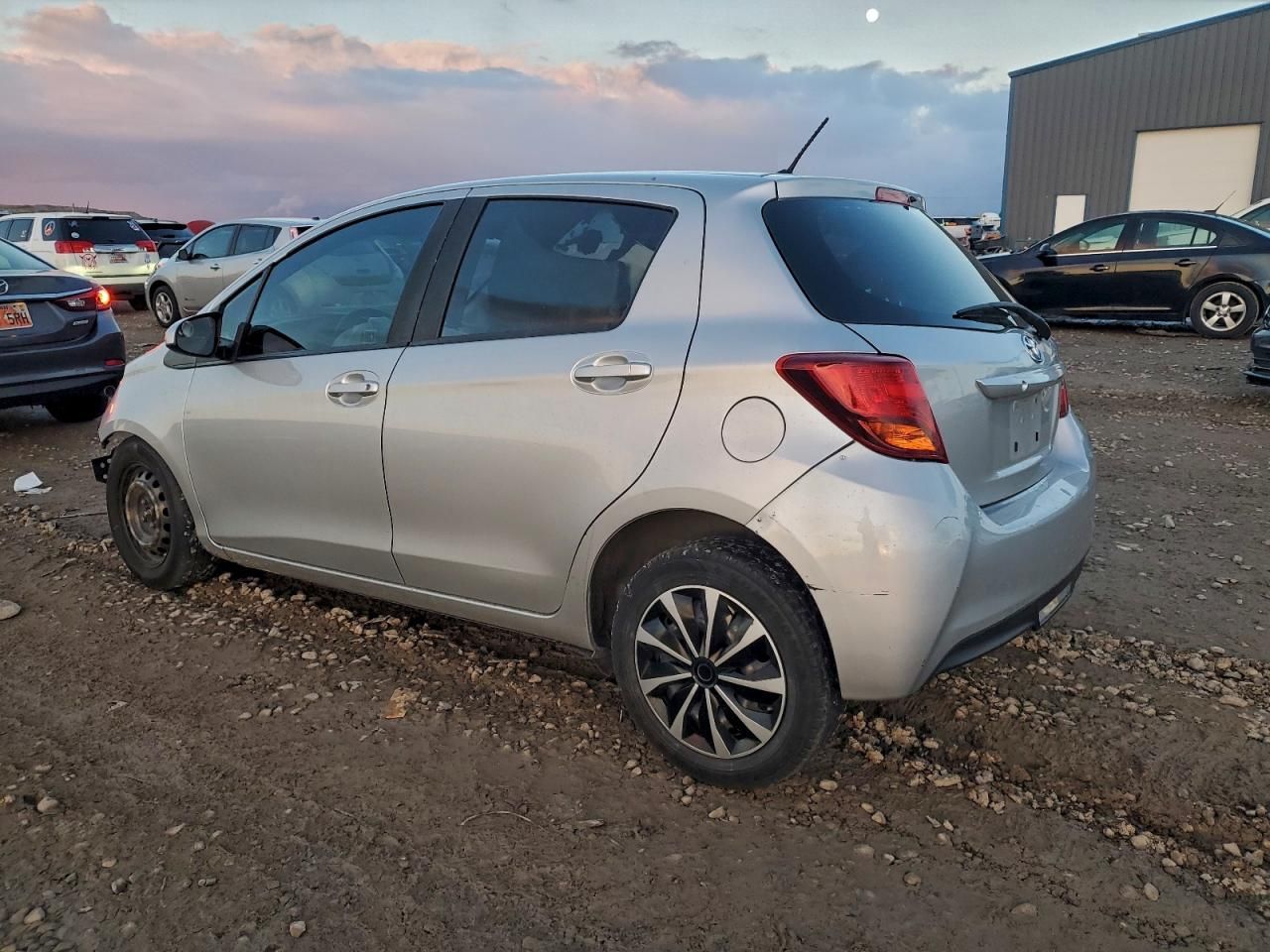 2016 Toyota Yaris l