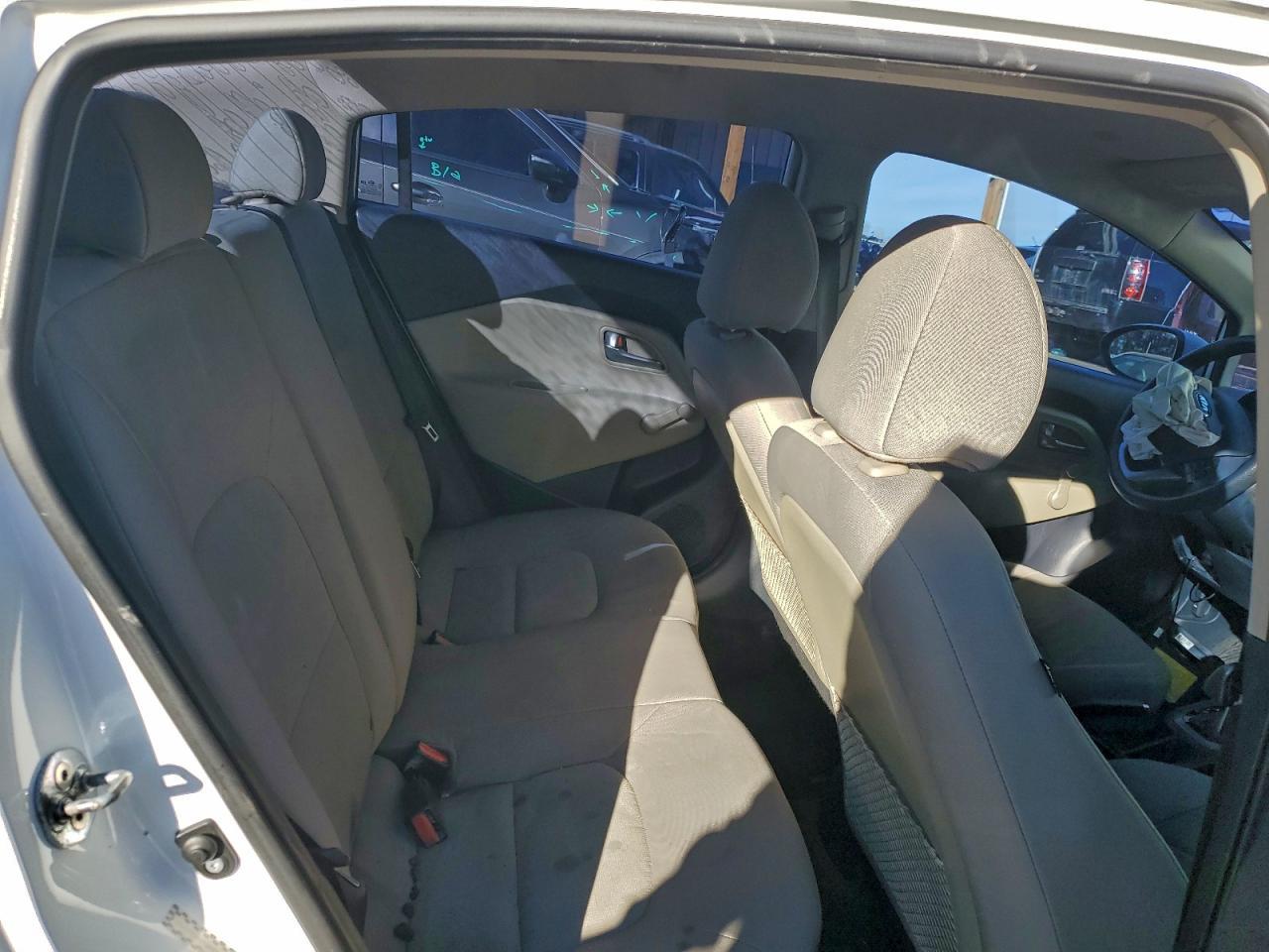 2016 KIA Rio lx