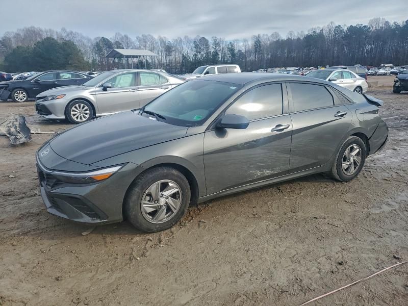 2025 Hyundai Elantra se