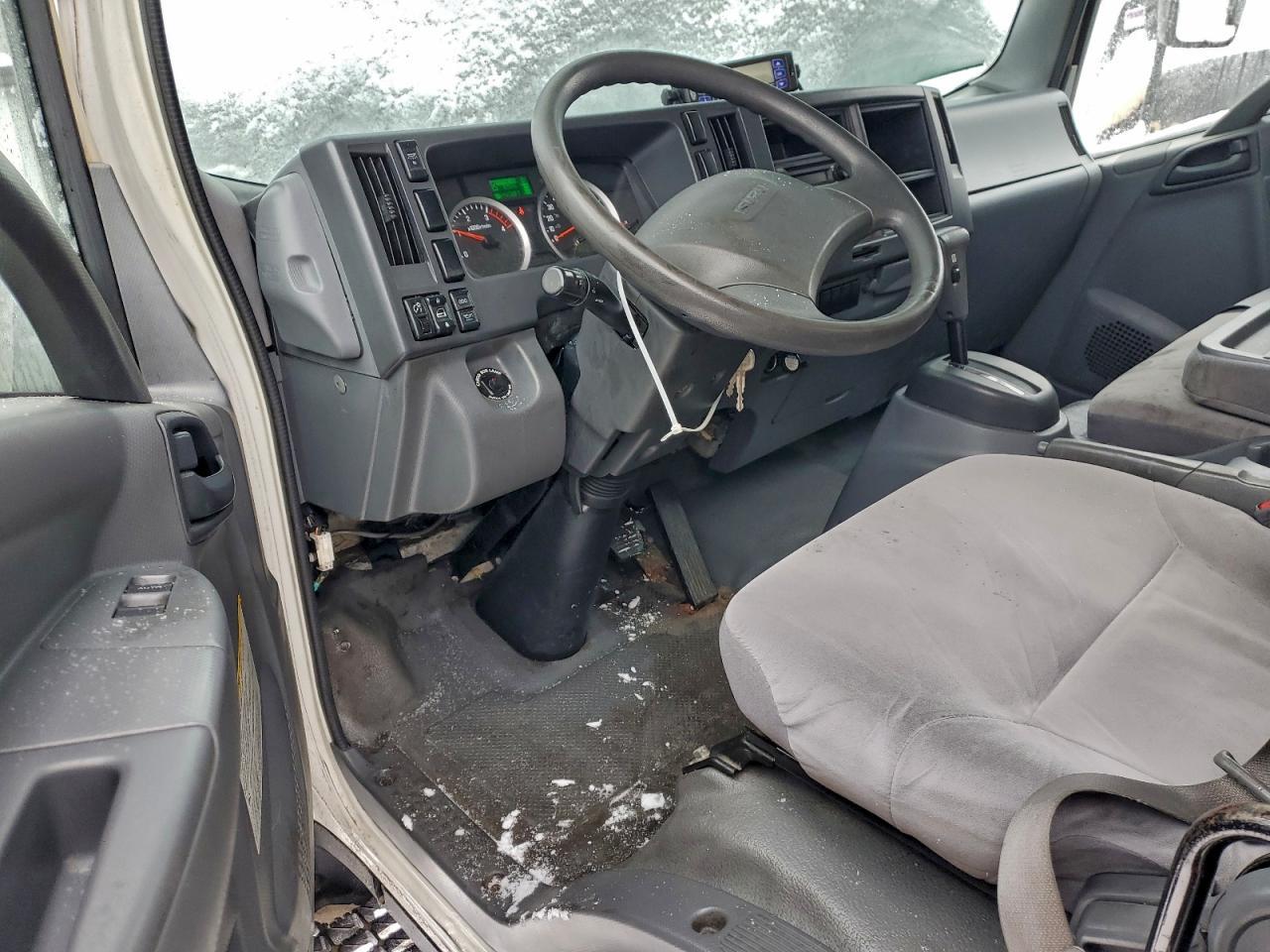 2019 Isuzu NRR Refrigerated BOX Truck