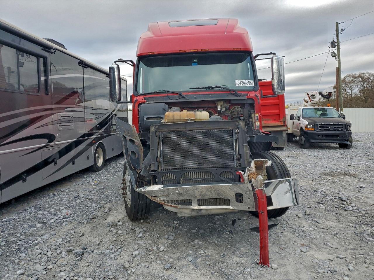 2001 Volvo VNL Semi Truck