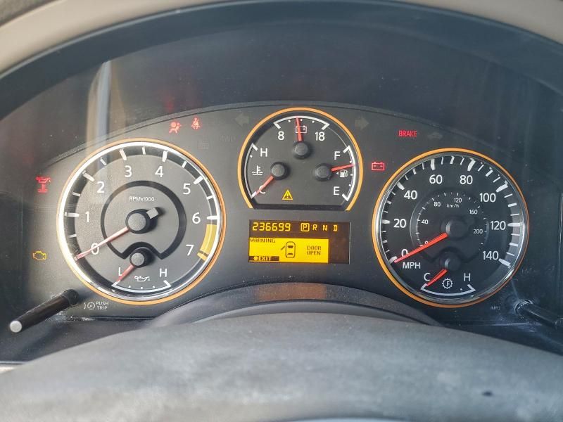 2012 Nissan Armada sv