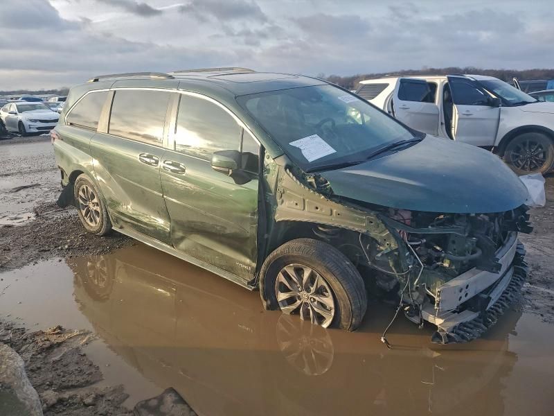 2021 Toyota Sienna xle