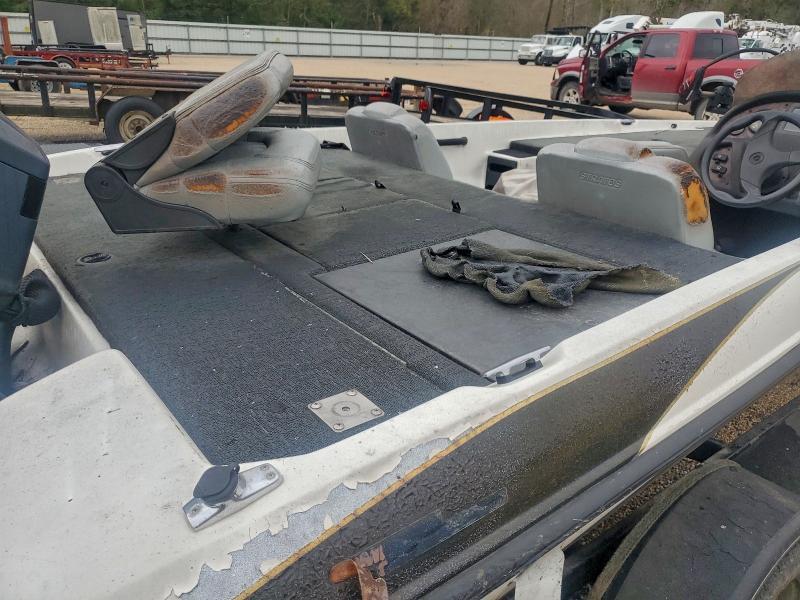 2003 Stratos Boat