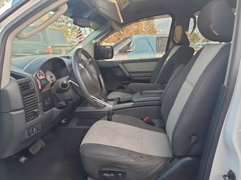 2010 Nissan Titan se