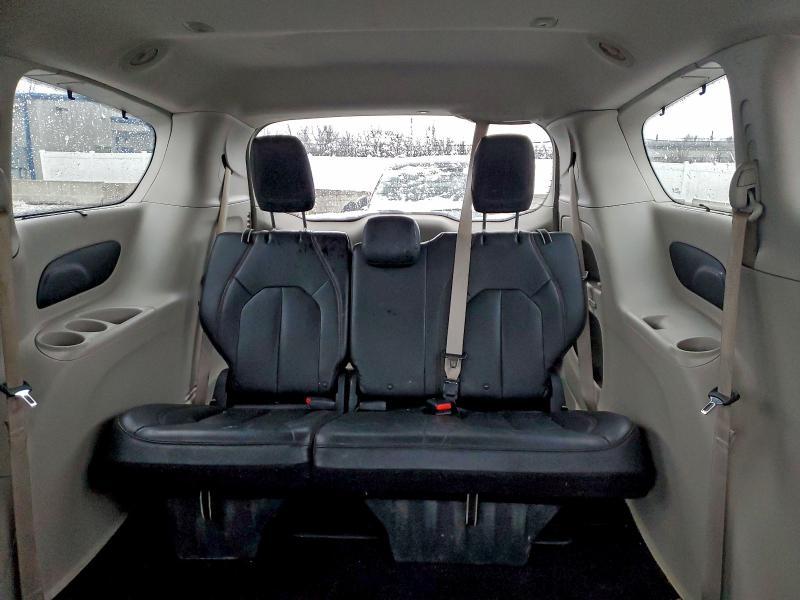 2017 Chrysler Pacifica Touring l